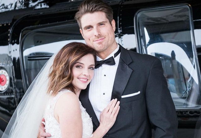 Marcus Rosner y la actriz Jen Lilley en Hallmark