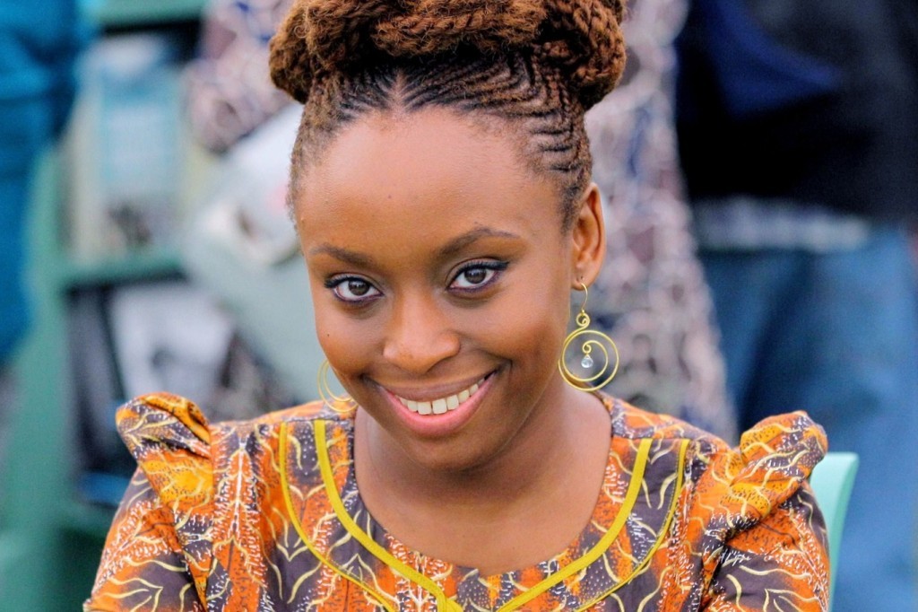 Povinný kredit: Foto: REX (1734036r) Chimamanda Ngozi Adichie The Telegraph Hay Festival, Hay na Wye, Powys, Wales, Velká Británie - 09.06.2012