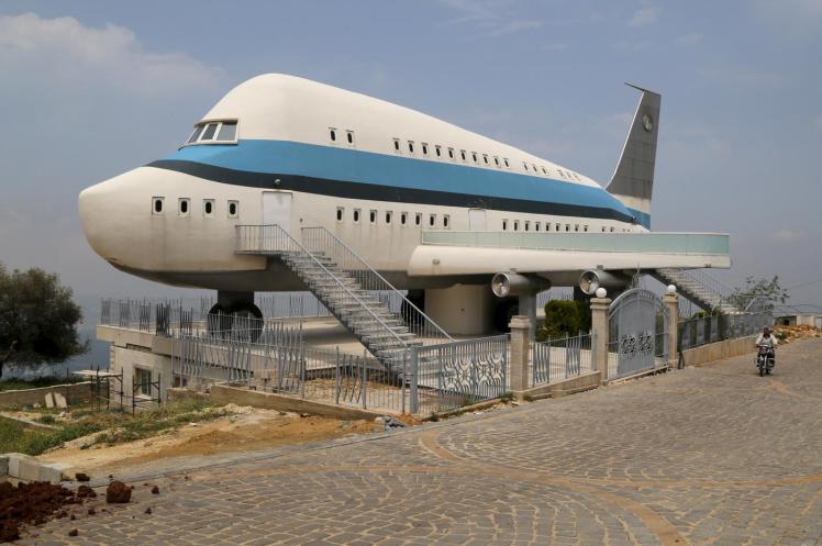 an-avion-kuća-se-na slici-u-selo-u-miziara-sjeverni-Libanonu